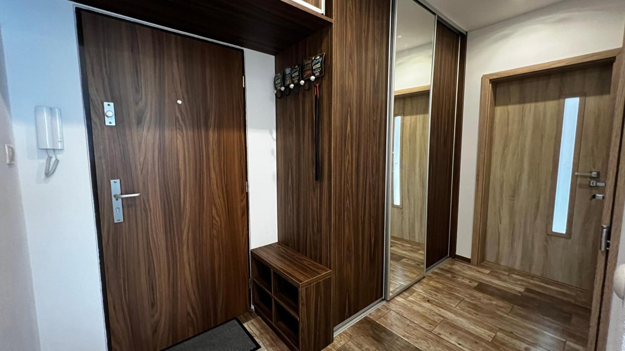 Industrial Apartment I 24Hr Self Check-In I Free Parking & Coffee Banská Bystrica Exteriér fotografie